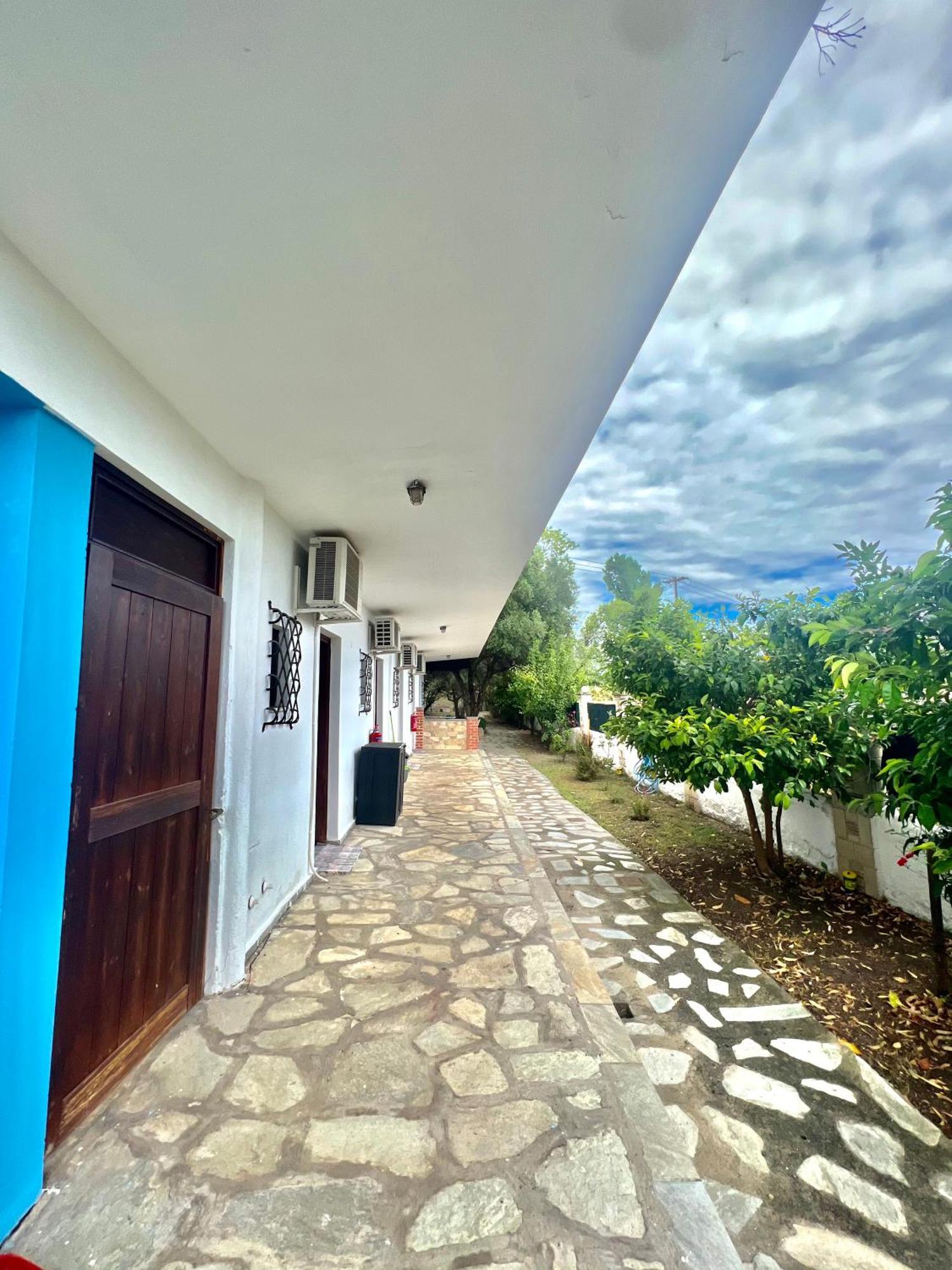 Blue Garden Inn Fourka Extérieur photo