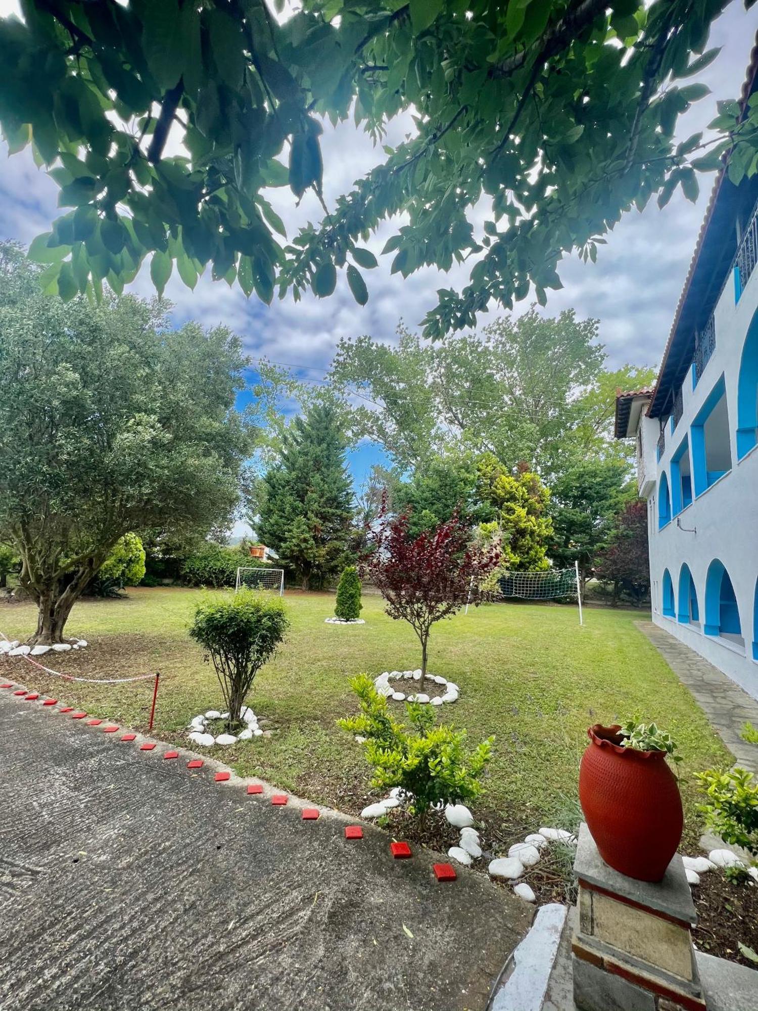Blue Garden Inn Fourka Extérieur photo