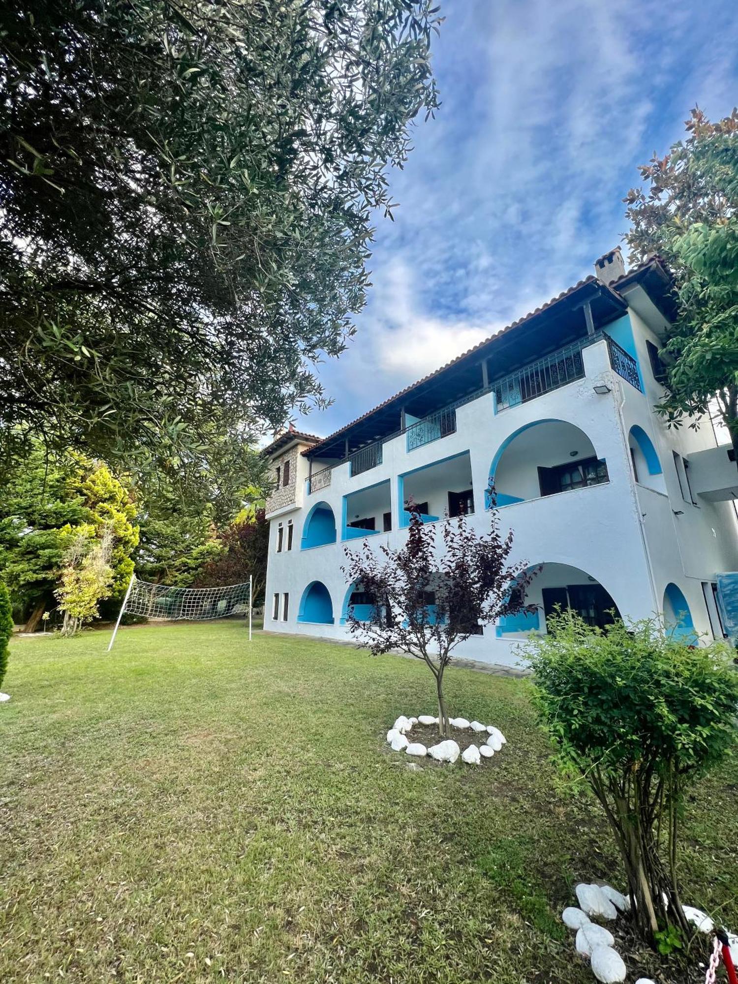 Blue Garden Inn Fourka Extérieur photo