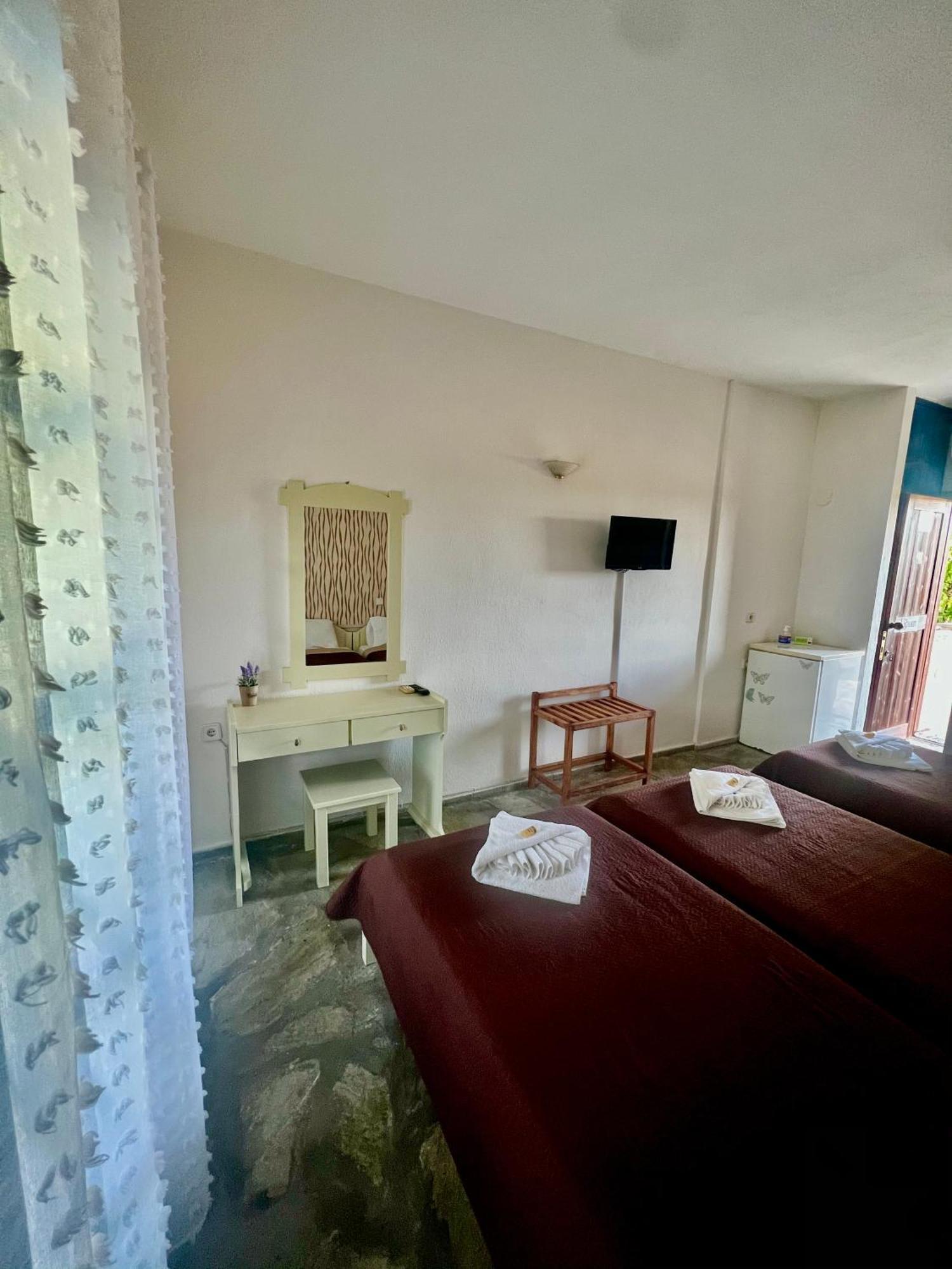 Blue Garden Inn Fourka Extérieur photo