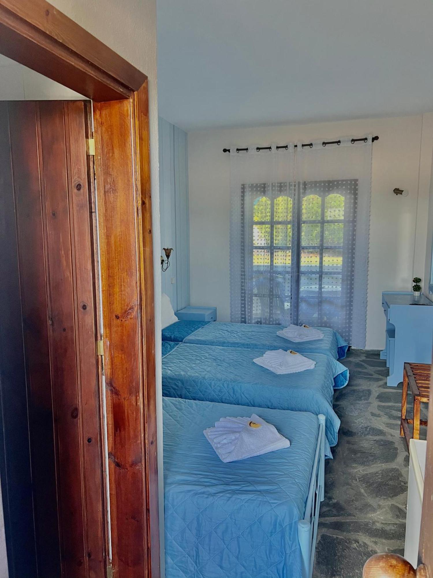 Blue Garden Inn Fourka Extérieur photo