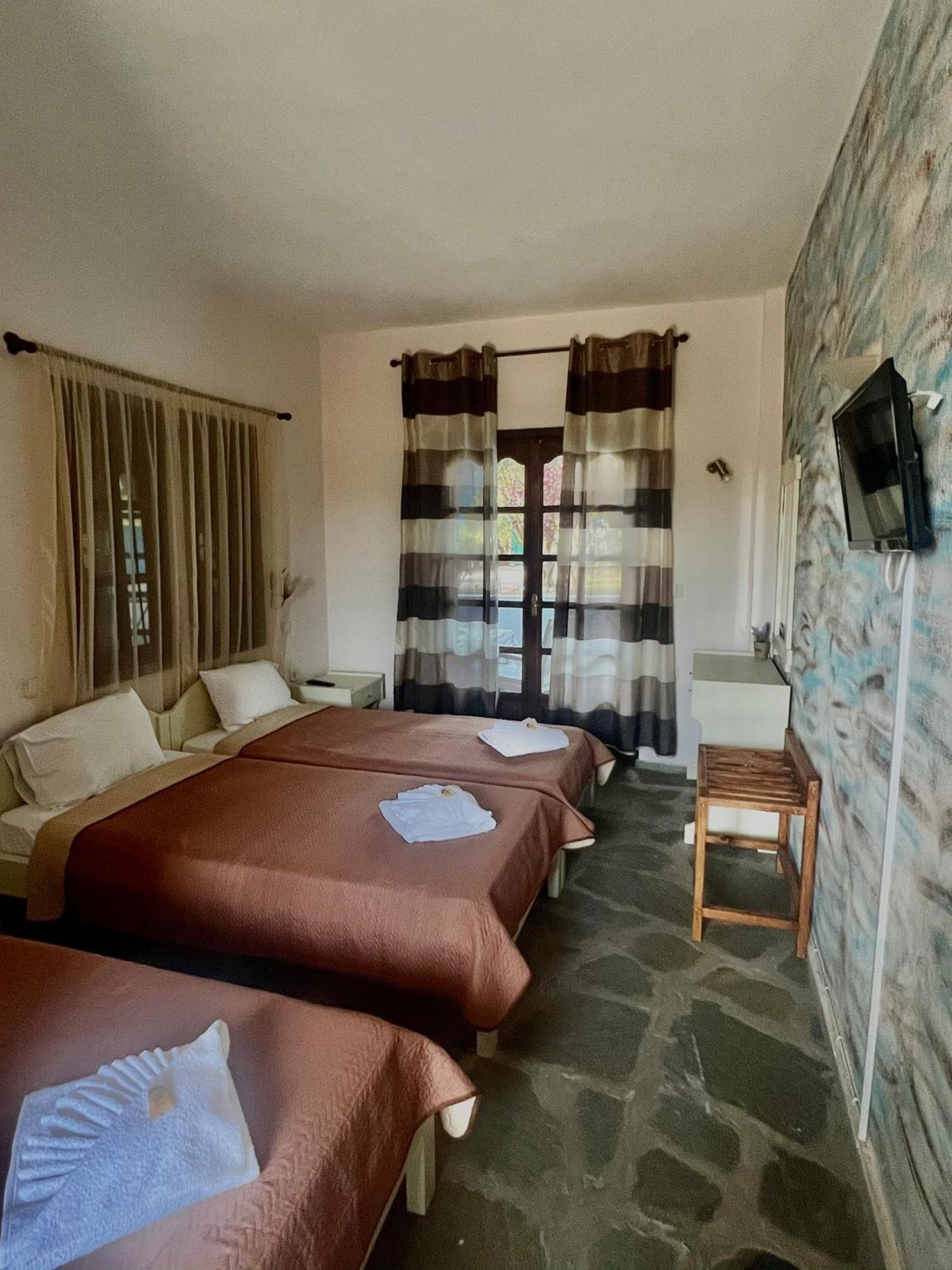 Blue Garden Inn Fourka Extérieur photo