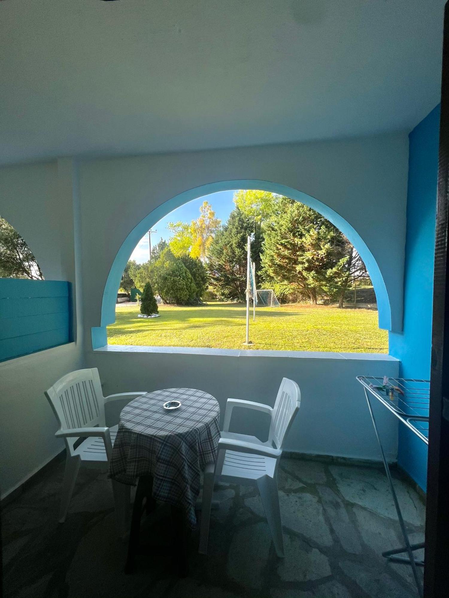 Blue Garden Inn Fourka Extérieur photo