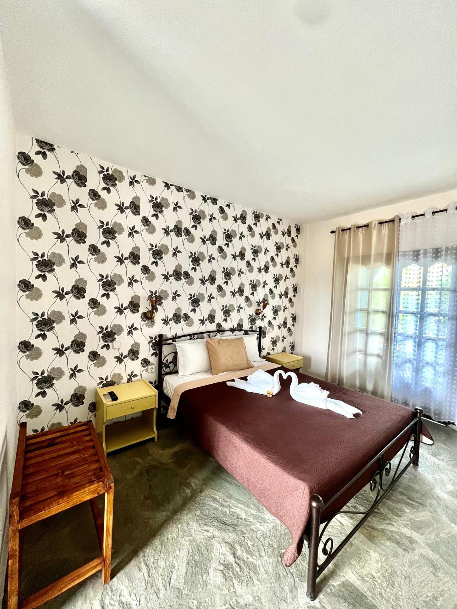 Blue Garden Inn Fourka Extérieur photo